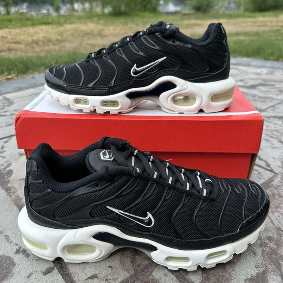 Nike Air Max Plus Women's Size 5.5 US Shoes Black White DM2362 001 Sneaker - NEW - Picture 1 of 6